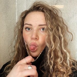 Meet your Posher, Ella